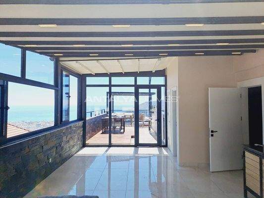 Ready-to-Move Sea-View Flats in a Complex with Pool in Alanya