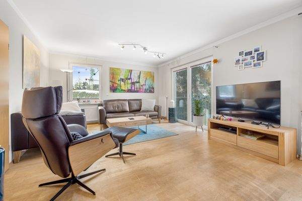 mit schönem Parkettboden