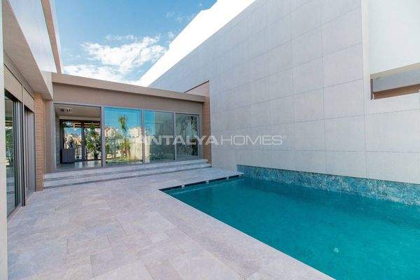 Houses with Private Garden and Pool in Antalya Lara
