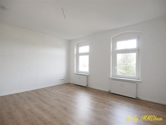 Wohnzimmer mit viel Licht