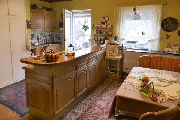 Küche mit Zugang Loggia & Terrasse