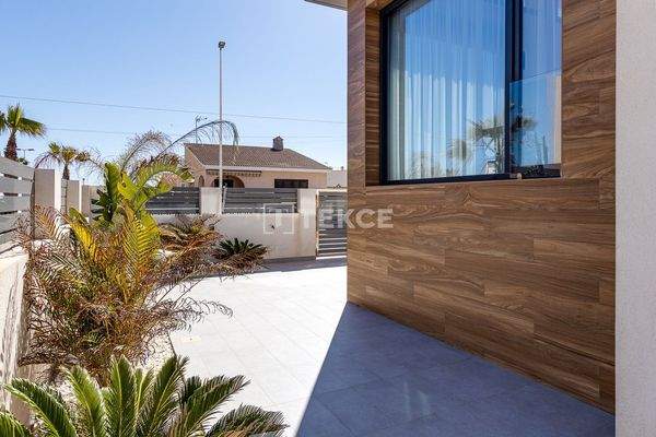Roomy Detached Villa Near the Beach in Torrevieja Alicante