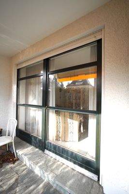 Bild 9_Blick von der zweiten Terrasse in ein Zimmer.JPG