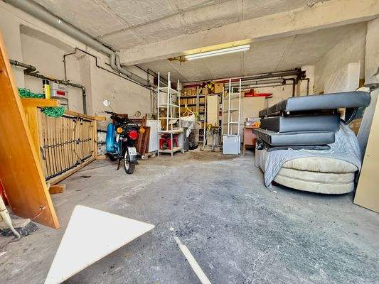 Lagerraum Hauptgebäude