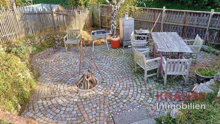 Garten mit Feuerstelle