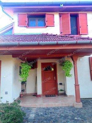 Überdachter Eingang