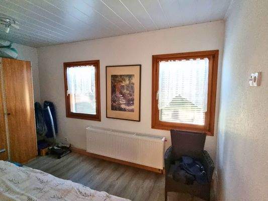 1. Schlafzimmer mit Gartenblick