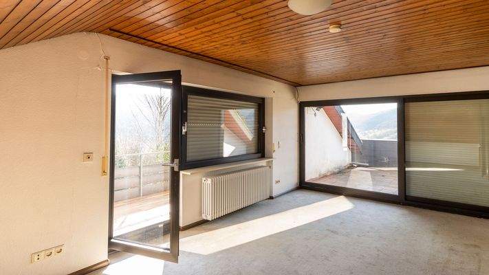 Kinderzimmer 1 mit Balkon und Loggia im DG