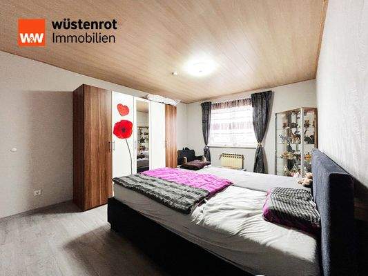 EG: Schlafzimmer 1 - ein schöner Raum