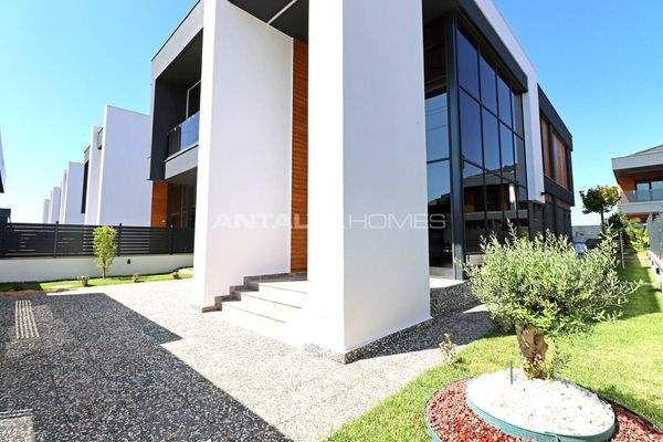 Detached Villas in a Luxury Complex in Dosemealti Antalya