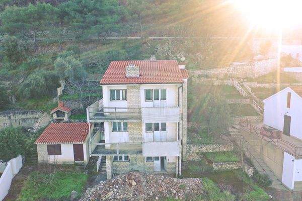  Zwei Baugrundstücke mit Bauprojekt