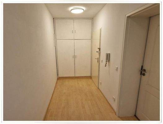 Diele mit Einbauschrank