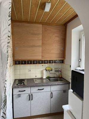 Küchenraum mit Einbauküche.jpg