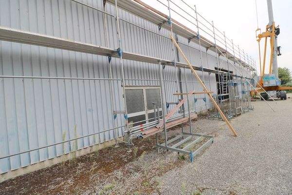 Halle Südseite Eingangstür