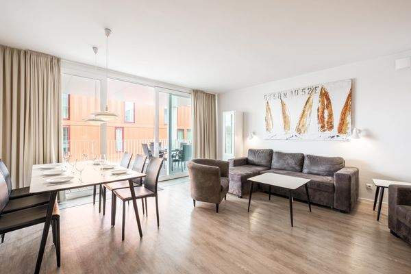 heller Wohn- und Essbereich