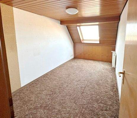 Hauptgebäude Wohnung DG ZImmer