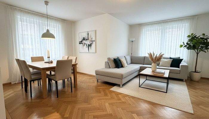 Wohn-/Esszimmer KI-Homestaging