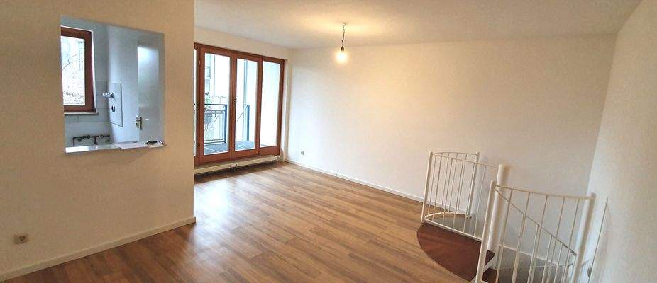 Wohnzimmer mit Wendeltreppe