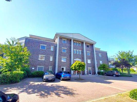 gepflegtes Mehrfamilienhaus.jpg