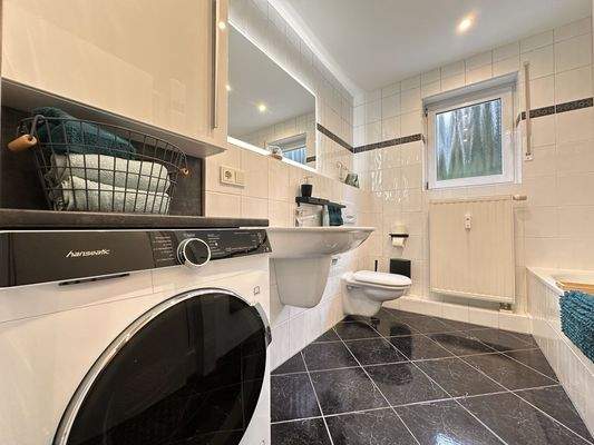 Bad mit Wasch-Trockener 