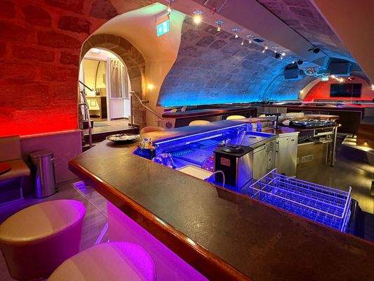 Bar - voll ausgestattet und betriebsbereit