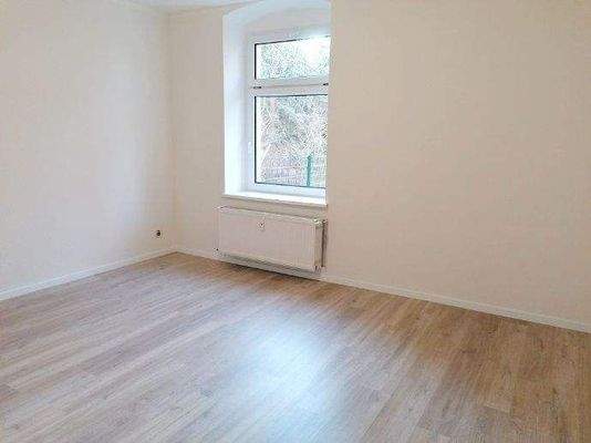 Kinderzimmer mit neuem Laminat  