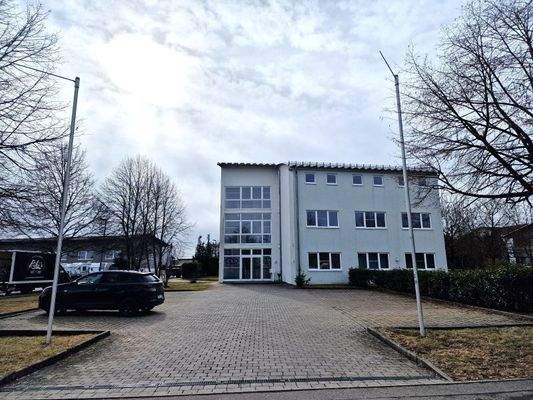 Ansicht mit Parkplätze