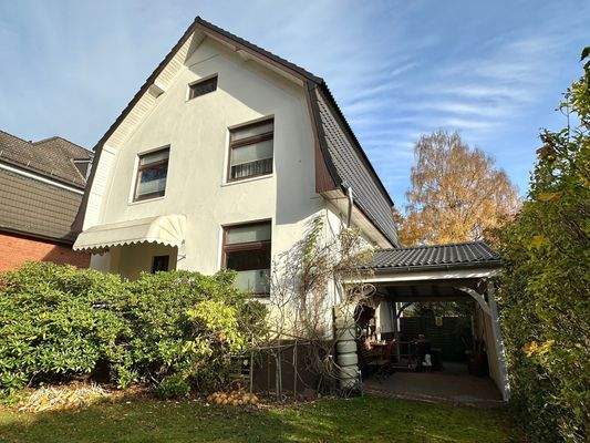 Villa Straßenansicht