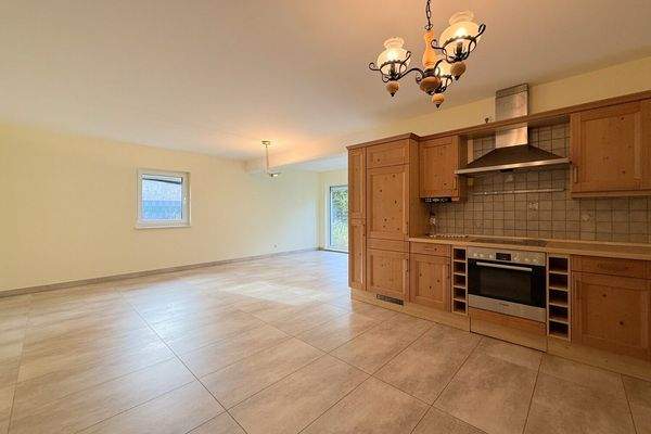 großes Won- und Esszimmer mit offener Küche