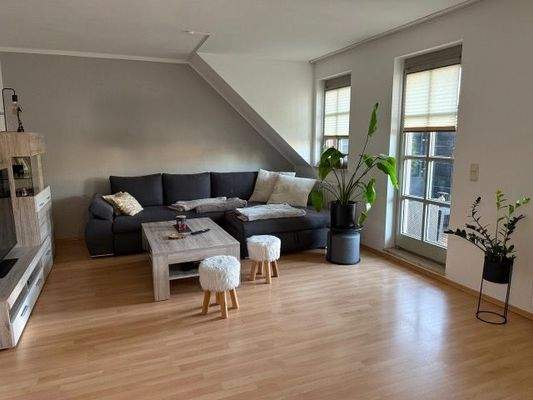 Wohnzimmer mit Zugang Balkon