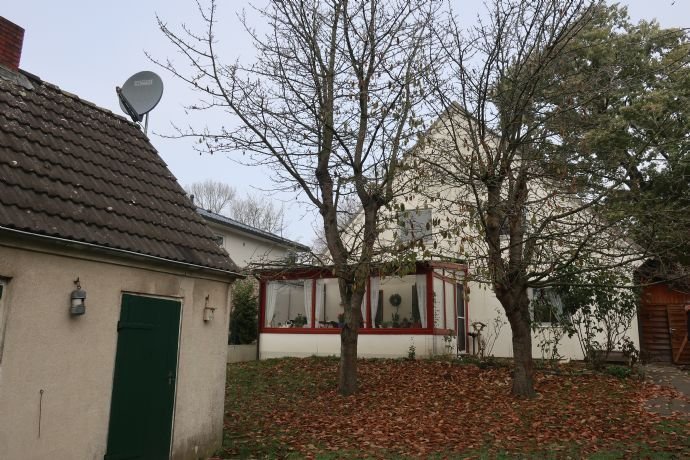 Einfamilienhaus mit Einliegerwohnung und Bauplatz!