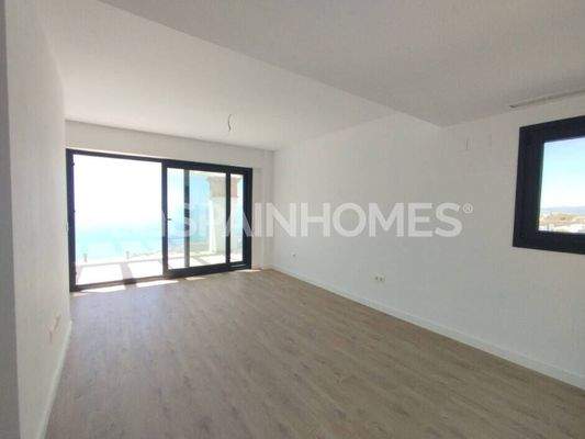 Sea-View Townhouses with Investment Potential in Torros Malaga