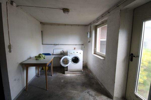Waschraum im Keller mit Außenzugang