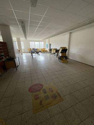 Leerer Raum mit Möbeln