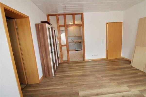 Blick vom Wohnzimmer zur Küche EG