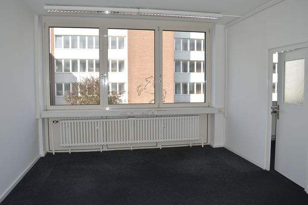 Kieler Straße 63_1.OG links mitte 6.JPG