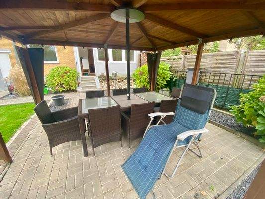 25/ Entgegengesetzte Ansicht mit Wintergarten hinten.