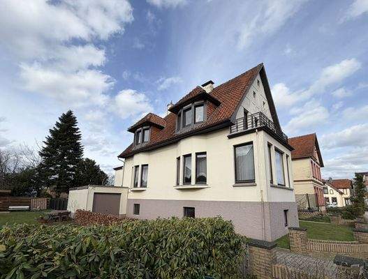 Blick zum Haus und Garage (5)-1