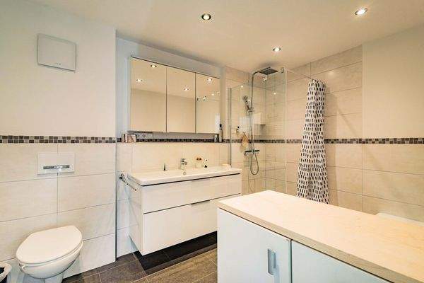 Hauptbadezimmer - Wohneinheit I