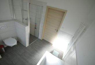 Begehbare Dusche im Tageslichtbad