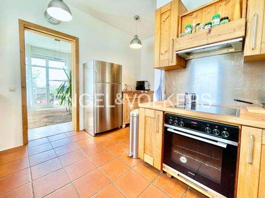 EG: Küche mit Speisekammer