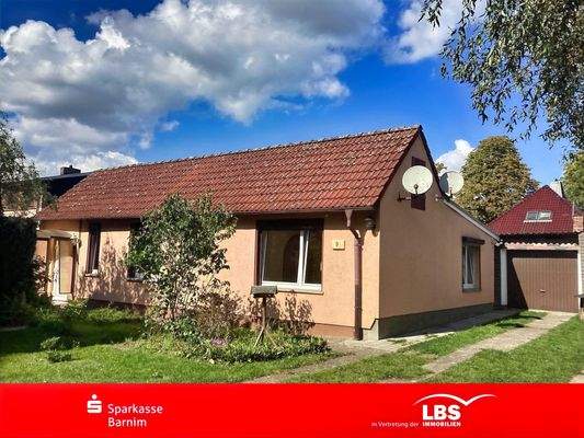 Frontansicht mit Garage