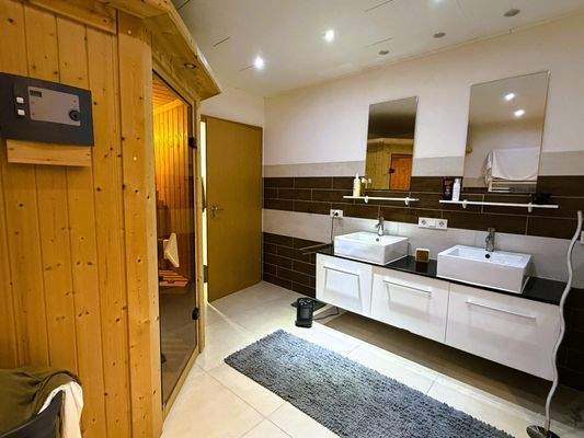 Badezimmer mit Sauna