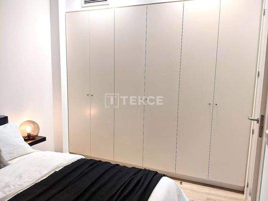 Chic Apartments Close to the Cathedral in Barcelona Barrio Gotico