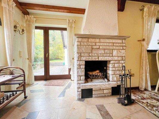 Kamin mit Zugang zur 2. Terrasse
