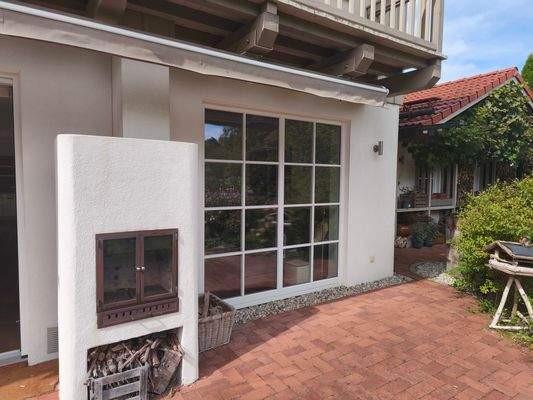 Blick Wohnbereich mit Grill und Sitzecke.jpg