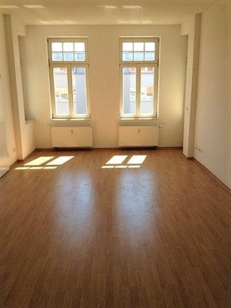 Wohnen in gemütlicher 3-Raum Wohnung mit Balkon und Wanne.