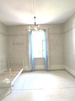 Kind Og linke Wohnung