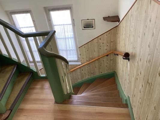 Treppenaufgang zum OG u. DG