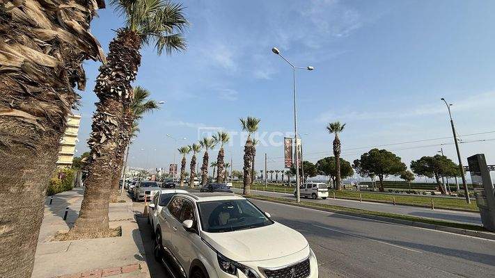 Spacious Apartment with Sea View in İzmir Karşıyaka Bostanlı